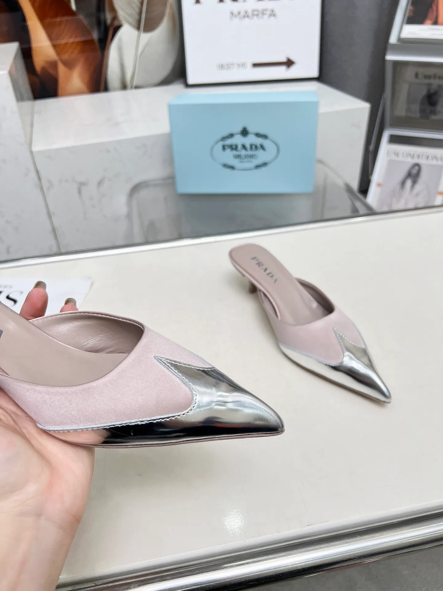 👟👟Ex-factory price 520👟👟 🏧2025 T show Mule shoes, silk pointed toe series🏧 (highest version with top packaging) PRADA 2025𝐬𝐬Prada new product, (top version) is coming! prada25 "T-stage show style" mainly promotes hot-selling styles, made of silk material and TPU Muller series spring and summer single shoes and sandals series. Made of high-quality silk satin and Tpu mirror material, a full range of simple light plate logo hot stamping. ——————————————————❣️ 2025SS PRADA spring and summer simple style, it looks so good. Various Internet celebrities have planted popular styles, awakening the imagination of skirt trains, corsets and bra curves, streamlined to the extreme ~ super popular series of hot products, with iconic logos on the heels or on the feet, as well as prismatic pointed toes, and angular lines are clearly defined.  Prada spring2025’s latest presentation is also wonderful with different styles! This season's Prada styles are simpler in design than before. They don't deliberately pursue a trendy or sporty feeling. They are all natural. The colors are also made of bright spring and summer eye-catching colored silks with pointed toes. They are so simple and beautiful. 😋The original shoes are developed and purchased from Italian counters, and are reproduced 1:1 according to the original taste. The newly opened low heel of 4cm has the same concave and convex height as the original version, creating a variety of sandals and slippers: low heel, pointed toe and half drag. 💛❤️ 💛❤️ ⚛Baotou low heel 4cm. ⚛Sale size: 35-41 (customized at 42.43) ⚛Top silk satin fabric + sheepskin lining + Italian triple-A cowhide bottom. 💙"Multiple colors, all official colors can be produced".